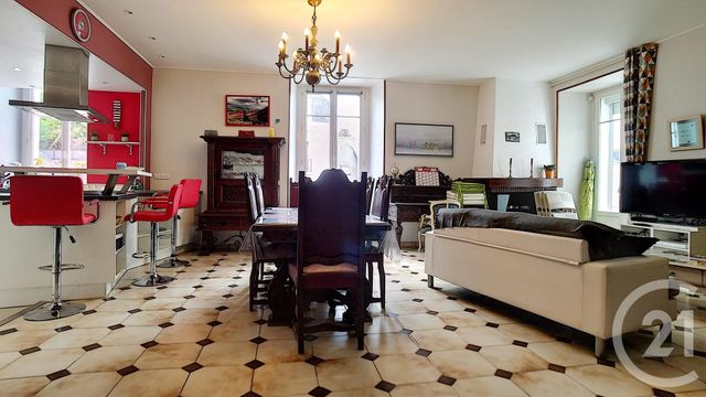 Afficher la photo en grand Appartement F5 à vendre - 5 pièces - 120 m2 - LE PALAIS - 56 - BRETAGNE